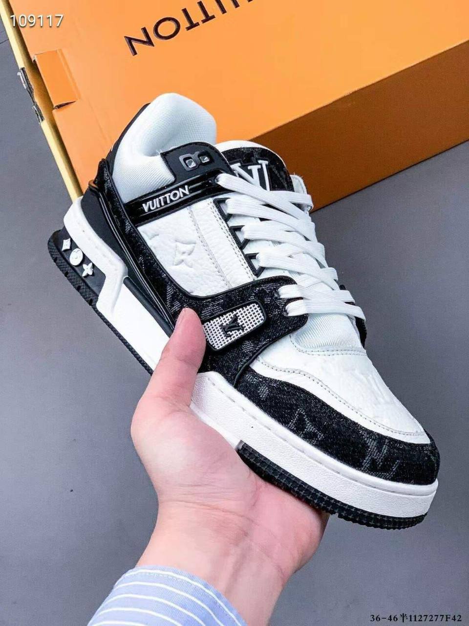 LV
Size 39 TO 45 
170 dhs✅

Zain183
♥️♥️♥️