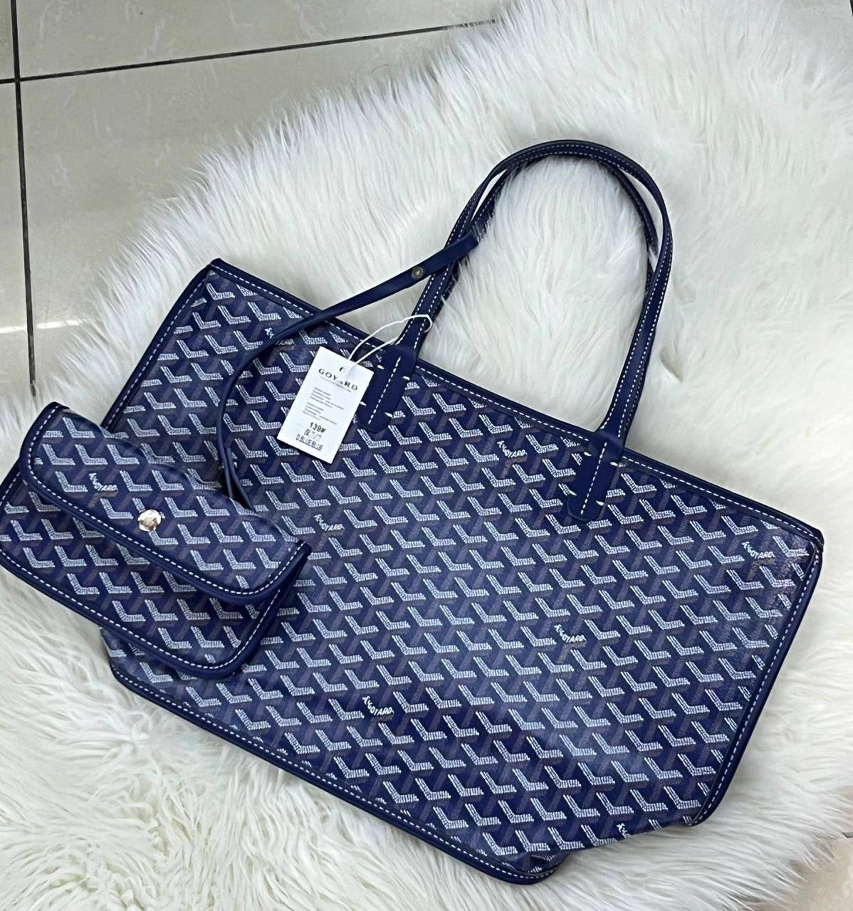 GOYARD 
GOOD QUALITY 
WITH BOX 
🎁🎁🎁

90 dhs🪙💕

Zain250
♥️♥️♥️