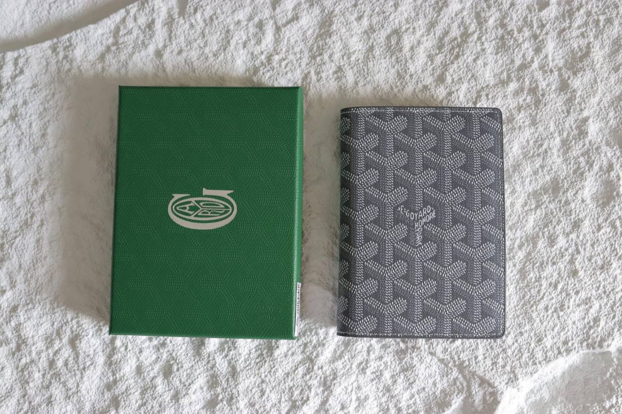 LV - Goyard
Master Quality
Passport Cover 
105 dhs✅

Zain33
♥️♥️♥️