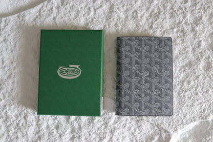 LV - Goyard
Master Quality
Passport Cover 
105 dhs✅

Zain33
♥️♥️♥️