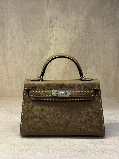 Hernes
𝐇𝐞𝐫𝐦𝐞𝐬 𝐌𝐢𝐧𝐢 𝐊𝐞𝐥𝐥𝐲 𝟏𝟗𝐜𝐦 
𝐇𝐚𝐧𝐝 𝐌𝐚𝐝𝐞 
1350 dhs✅🖤🌴

ETAG4
♥️♥️♥️
