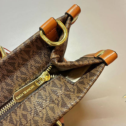 Mk

Newcame
Good quality 
100 dhs🇦🇪🇦🇪

Zain295
♥️♥️♥️
