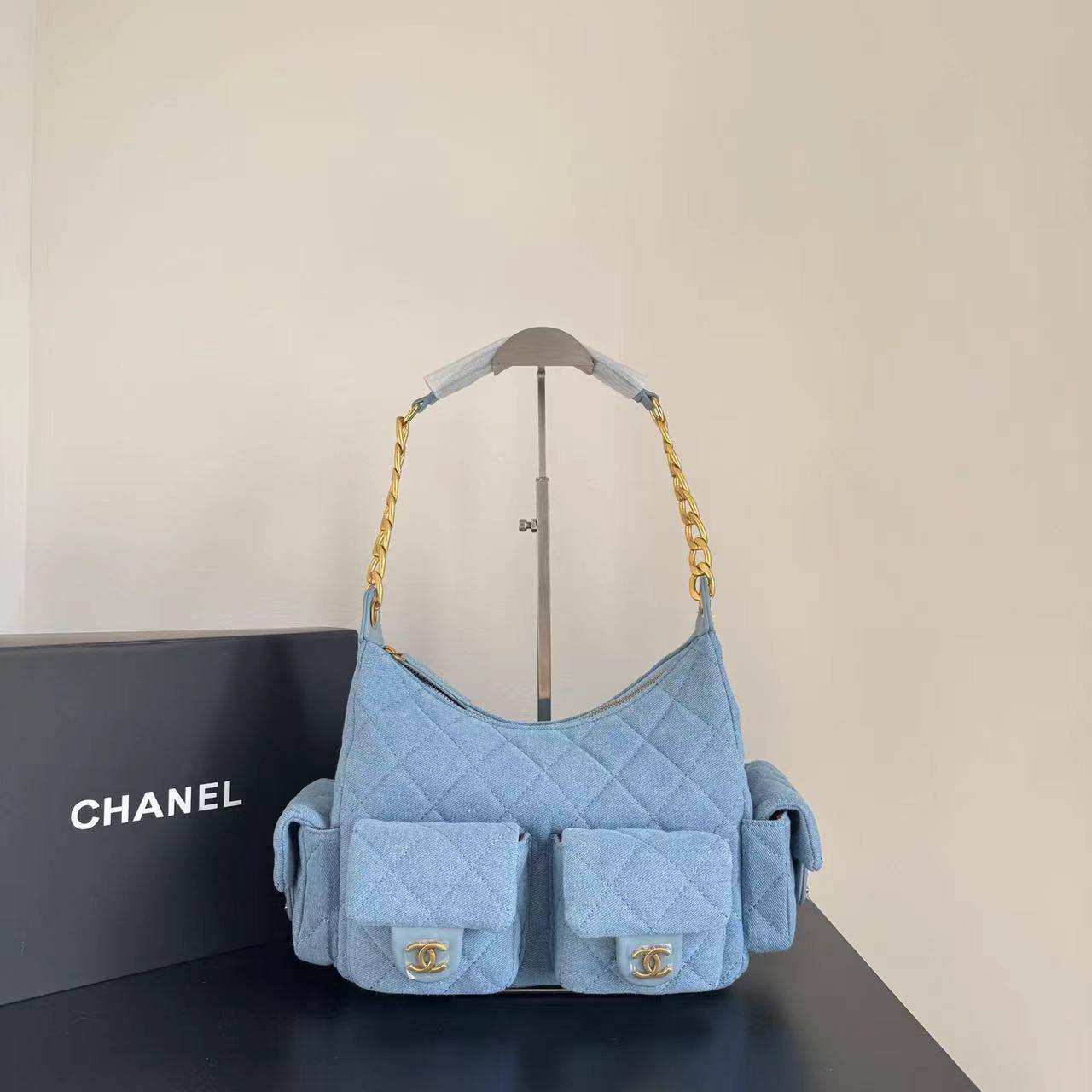 Chanel
High Quality
260 dhs🪙🌨️

Zain131
♥️♥️♥️