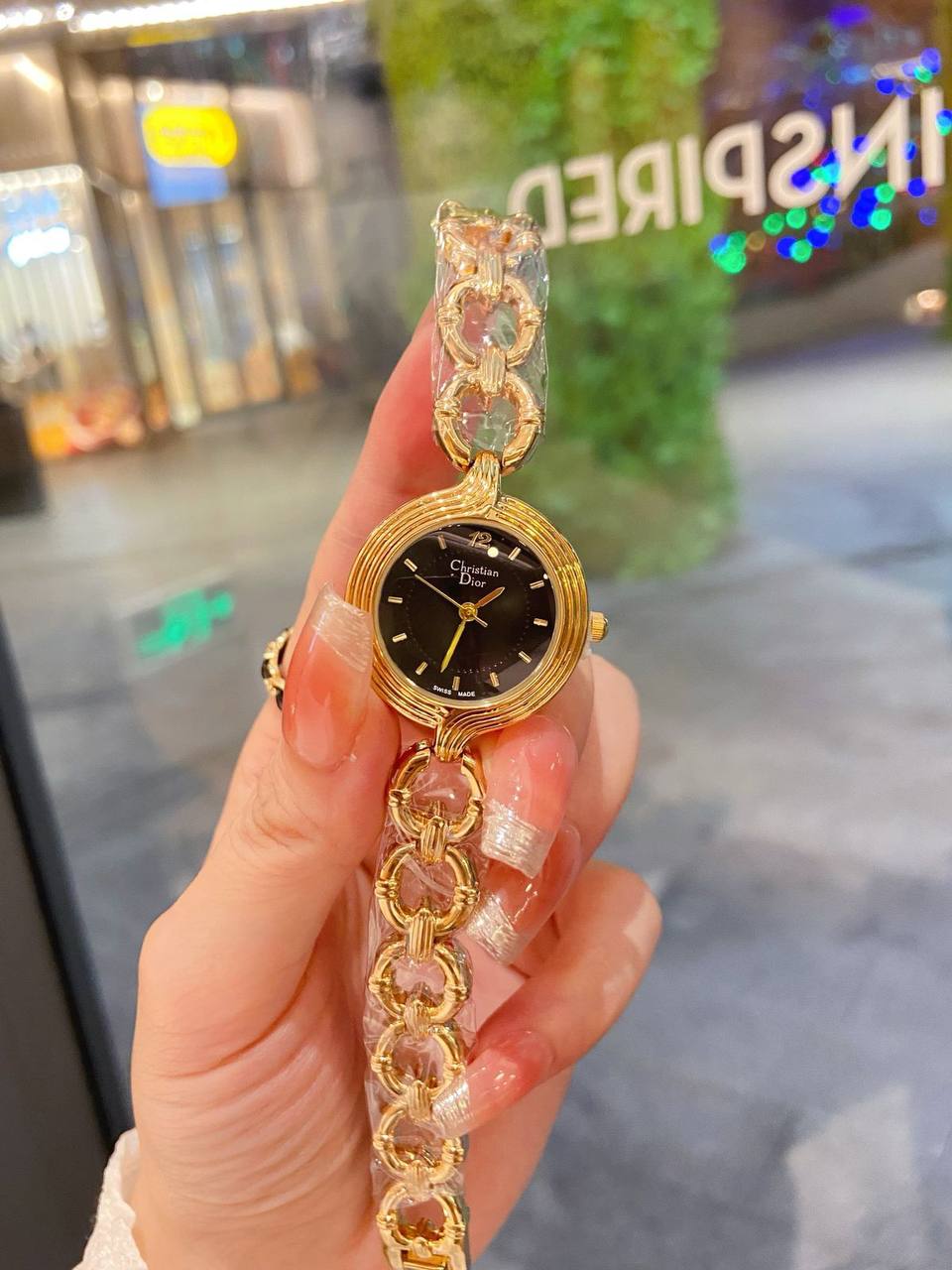 Dior
80 dhs✅

Zain07
♥️♥️♥️