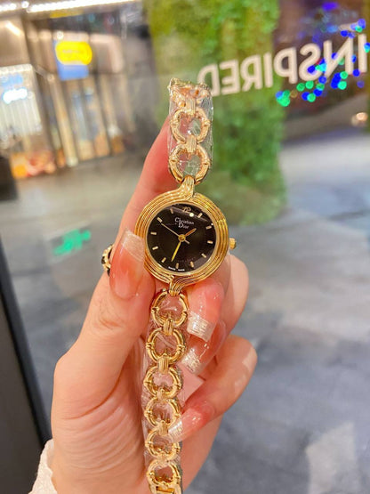Dior
80 dhs✅

Zain07
♥️♥️♥️
