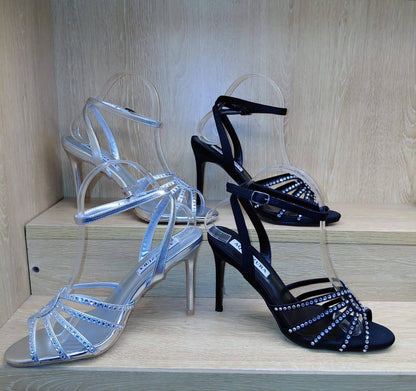 Aquazzura High Heels,
Good Quality,New Arrived 

Size 36 To 41

120DHS🇦🇪🇦🇪🇦🇪

Zain120
♥️♥️♥️