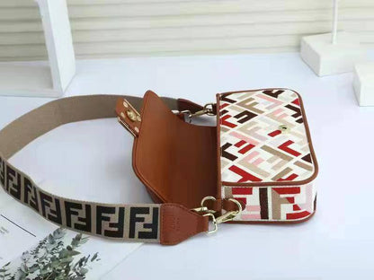 Fendi
120 dhs💛
with box
size 25cm
High quality

Zain26
♥️♥️♥️