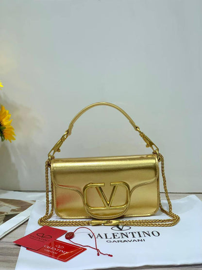 🌟 Valentino Loco
1️⃣ First quality +🎁
Size : 20 * 12  cm
105 dhs❣️
with box 🎁

Zain115
♥️♥️♥️