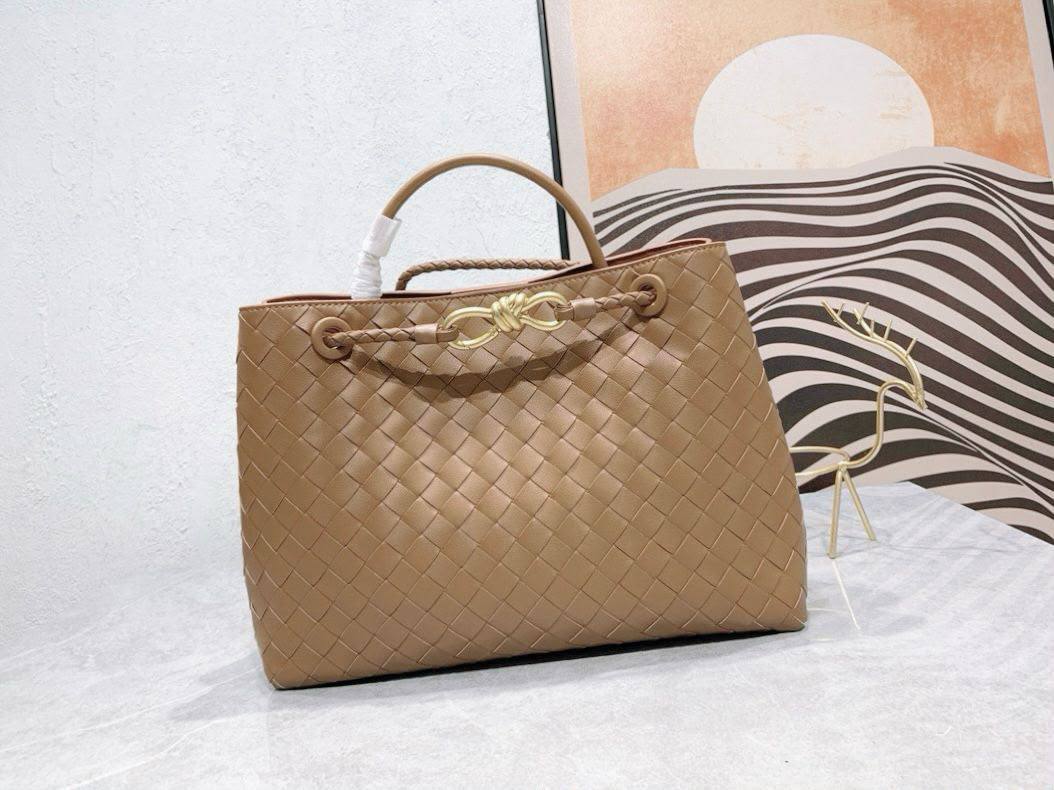 BOTTEGA

 COPY ONE 
RESTOCK 
155 dhs🇦🇪🇦🇪

Zain39
Zain295
Zain17
♥️♥️♥️
