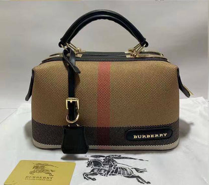 Burberry - Dior

GOOD QUALITY 💯
110 dhs🪙🌨️
Without box 

Zain269
♥️♥️♥️