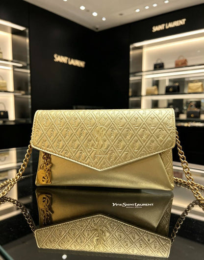 AVAILABLE 
Dkny PUNCH 

WITH BOX 
90 dhs🇦🇪🇦🇪

Zain169
♥️♥️♥️