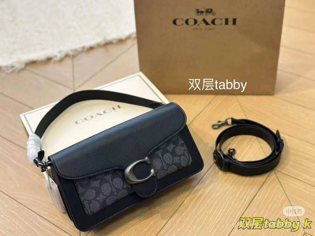 COACH

Size  26cm

Withbox

100 dhs✅

Zain04
♥️♥️♥️