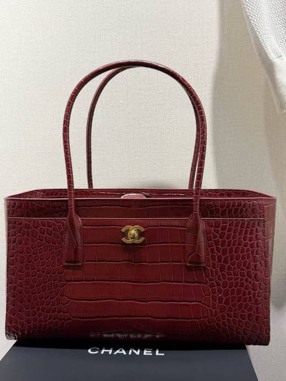 Chanel
150 dhs🇦🇪🇦🇪

Zain132
♥️♥️♥️
