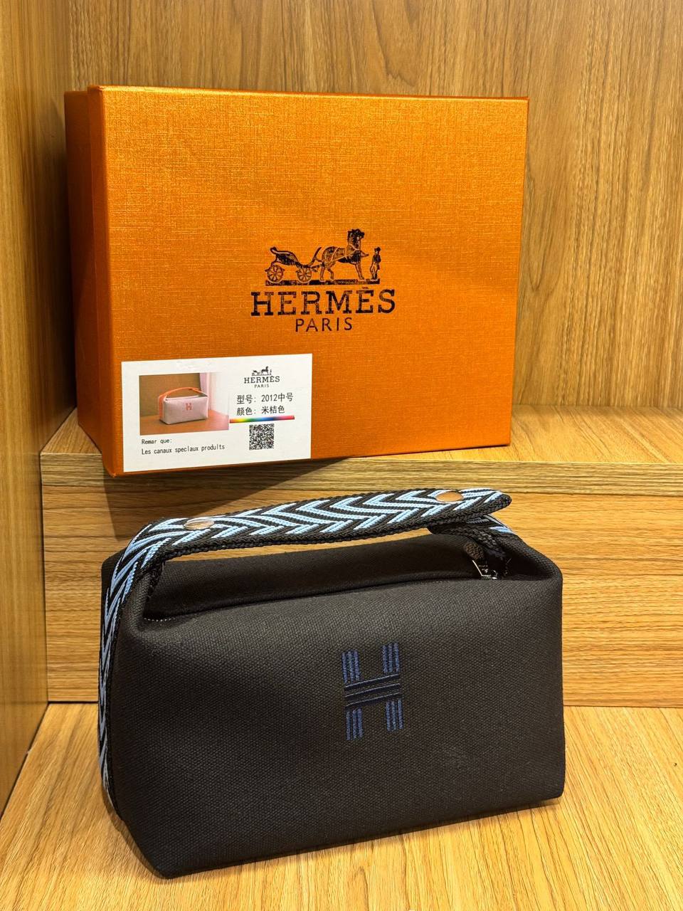 Hermes
Best quality with box’s 
100 dhs🇦🇪🇦🇪
size. 22 Cm

Zain290
♥️♥️♥️