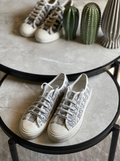 *Available agin*
DIOR 💥💥
*Super master quality*
*Size 36 to 41*
450 dhs🪙💚

Zain113
♥️♥️♥️