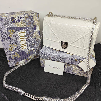 Dior
115 dhs❣️
with box
🎁🎁🎁

Zain235
♥️♥️♥️