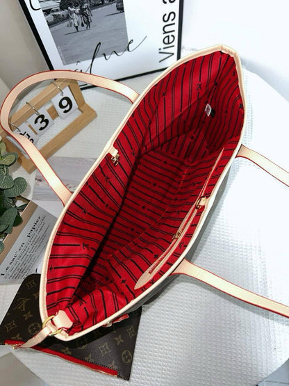 LV
42 cm with box 
105 dhs🇦🇪🇦🇪

Zain17
♥️♥️♥️