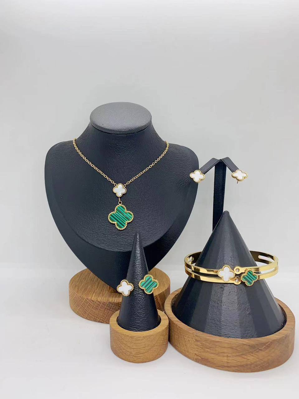 Full Set
45 dhs🪙🌨️

Zain37
♥️♥️♥️