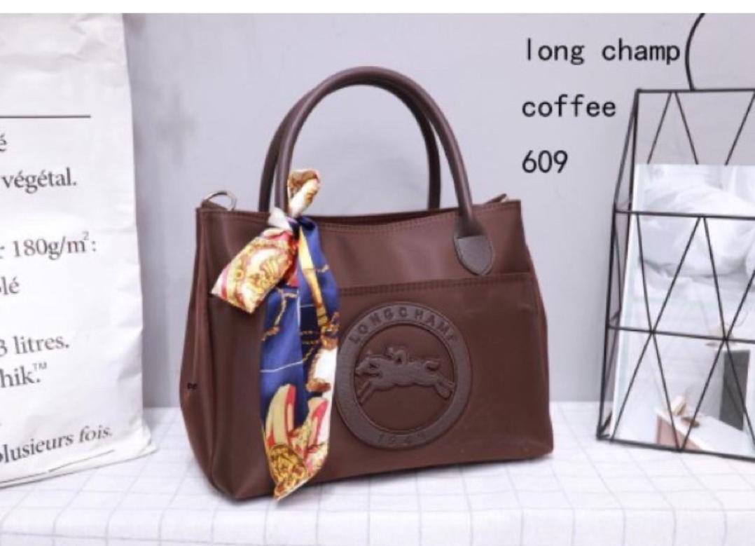 AVAILABLE

 LONGCHAMP 

HIGH QUALITY 🎁

85 dhs🇦🇪🇦🇪

Zain169
♥️♥️♥️