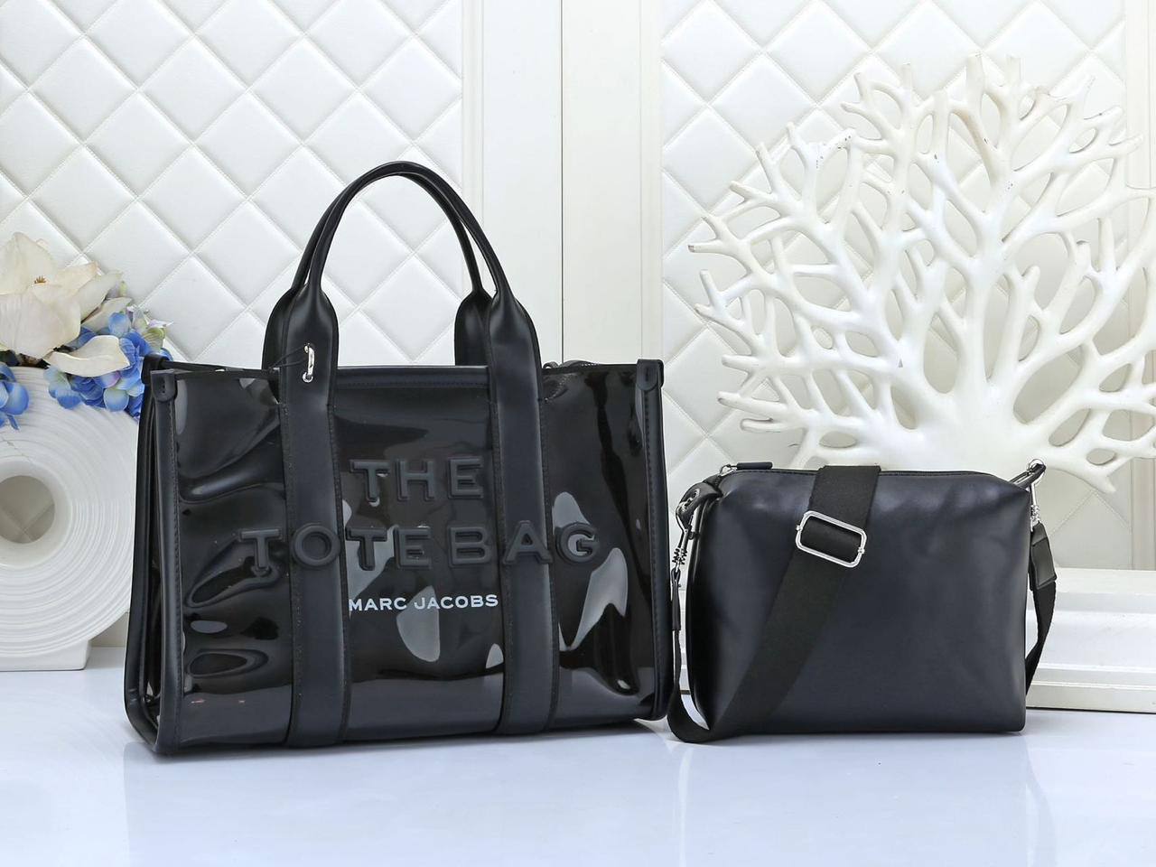 MARC JACOBS
 THE TOTE BAG  
GOOD QUALITY
110 dhs✅

Zain17
♥️♥️♥️