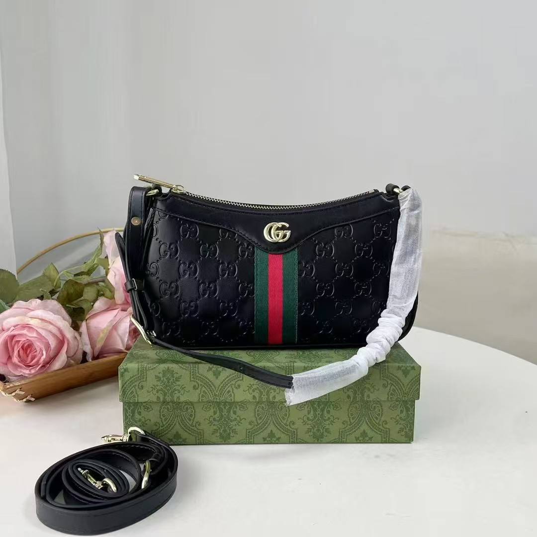 Gucci 

100 dhs🇦🇪🇦🇪

with box

Zain235
♥️♥️♥️