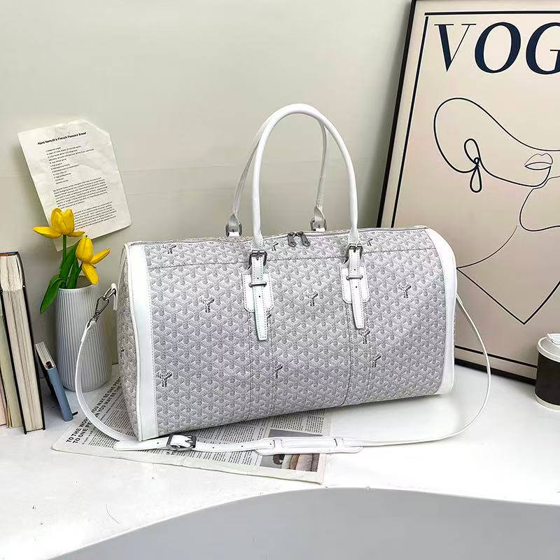 GOYARD    
travel bag
Size 53×28cm

110 dhs💓

Zain04
♥️♥️♥️