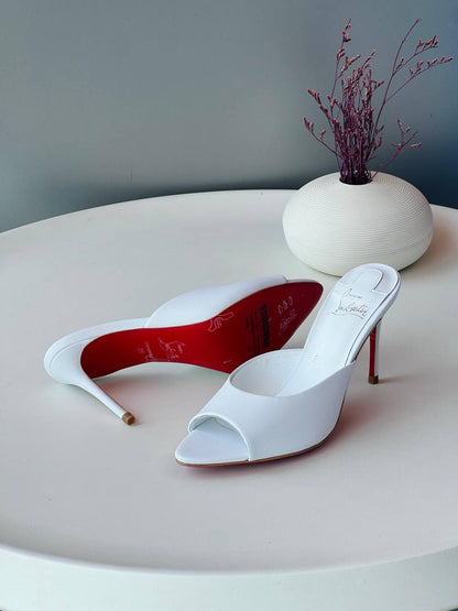 Christian Louboutin
𝑪𝒉𝒓𝒊𝒔𝒕𝒊𝒂𝒏 𝑳𝒐𝒖𝒃𝒐𝒖𝒕𝒊𝒏🤍❤️💛🖤
Size 36-41
_Super master high quality_🪡
470 dhs✅

Zain176
♥️♥️♥️