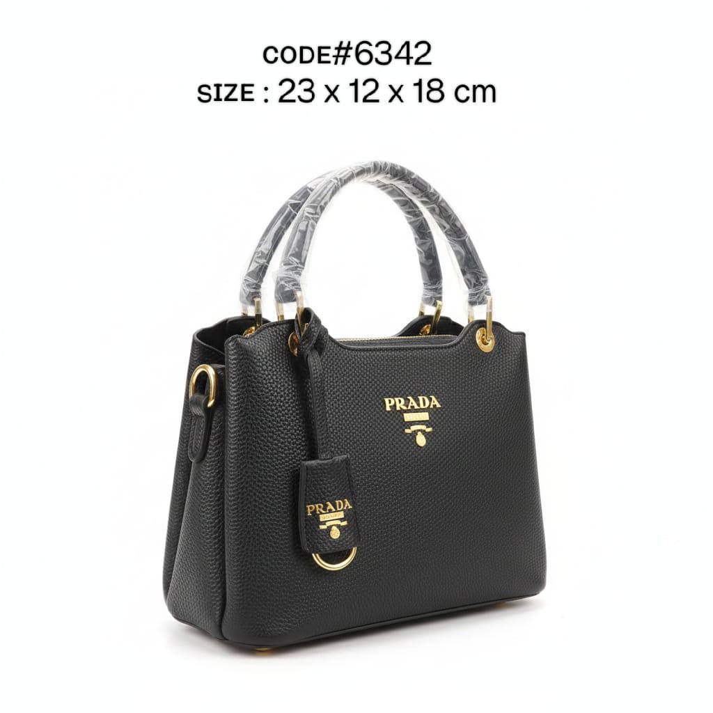 PRADA ᴛᴏᴘ ʜᴀɴᴅʙᴀɢ
ᴍᴀᴛᴛᴇ ʟᴇᴀᴛʜᴇʀ ᴍᴀᴛᴇʀɪᴀʟ
ᴛʜʀᴇᴇ ᴄᴏᴍᴘᴀʀᴛᴍᴇɴᴛ
ᴡɪᴛʜ ʟᴏɴɢ ʙᴇʟᴛ sᴛʀᴀᴘ
ɢᴏʟᴅ ʜᴀʀᴅᴡᴀʀᴇ
sɪᴢᴇ : 23 cm

75 dhs✅

Zain31
♥️♥️♥️