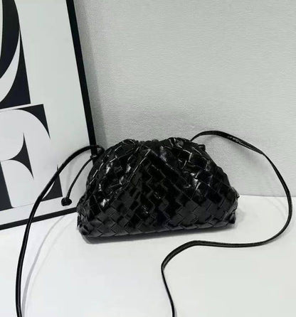 BOTTEGA NEW CAME GOOD QUALITY WITH BOX 
105 dhs🇦🇪🇦🇪

Zain39
♥️♥️♥️