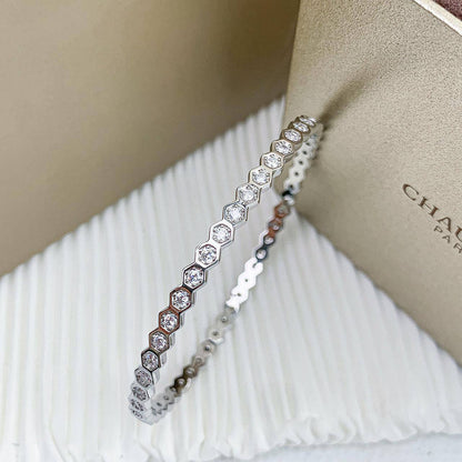 CHAUMET BANGLE
55 Dhs💓
MASTER QUALITY💫✨
WITH BOX AND PAPER BAG 🛍️🎁

Zain89
♥️♥️♥️