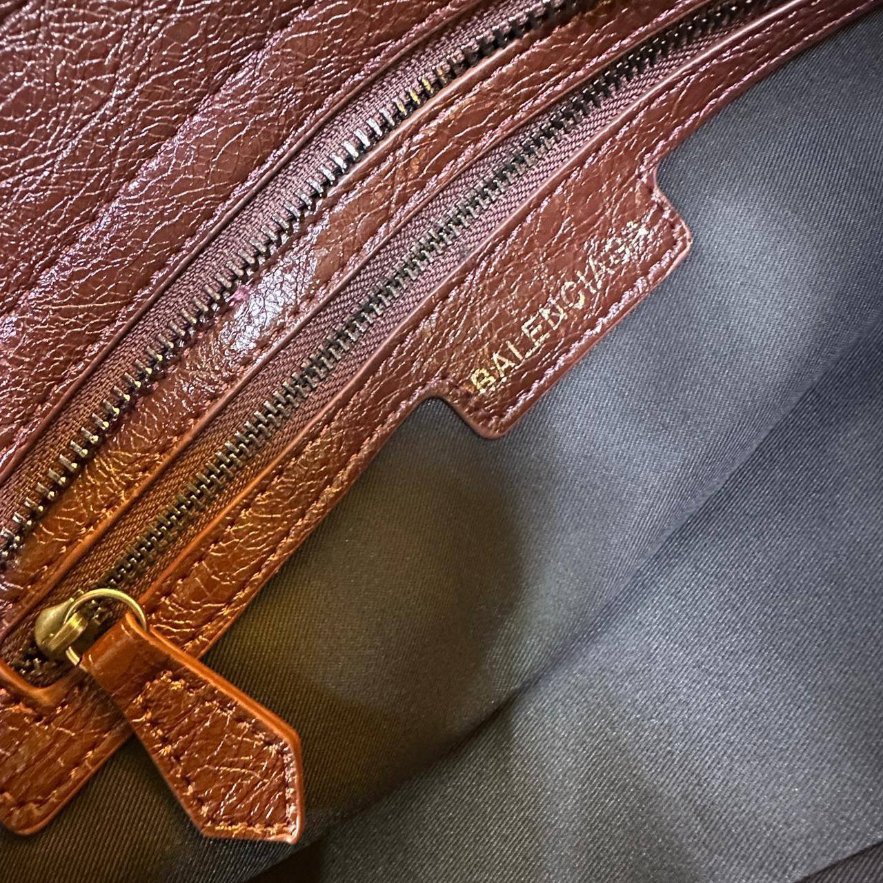BALENCIAGA 
COPY ONE 
190 dhs🇦🇪🇦🇪

Zain295
♥️♥️♥️