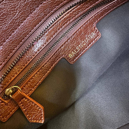 BALENCIAGA 
COPY ONE 
190 dhs🇦🇪🇦🇪

Zain295
♥️♥️♥️