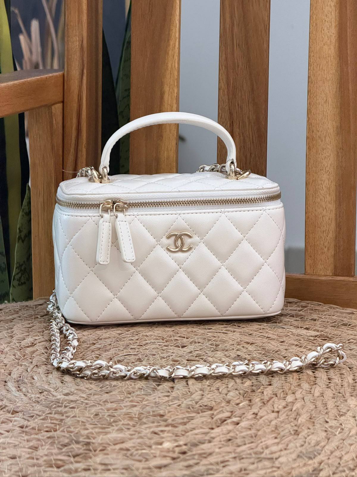 CHANEL 
Super Master Quality ⚡️
Original Packing 🎁
Size 17Cm📏
For Price 👇 WhatsApp✅
0568585901 
0507557372
0552275751 Owner Zain 👌

Zain321
♥️♥️♥️