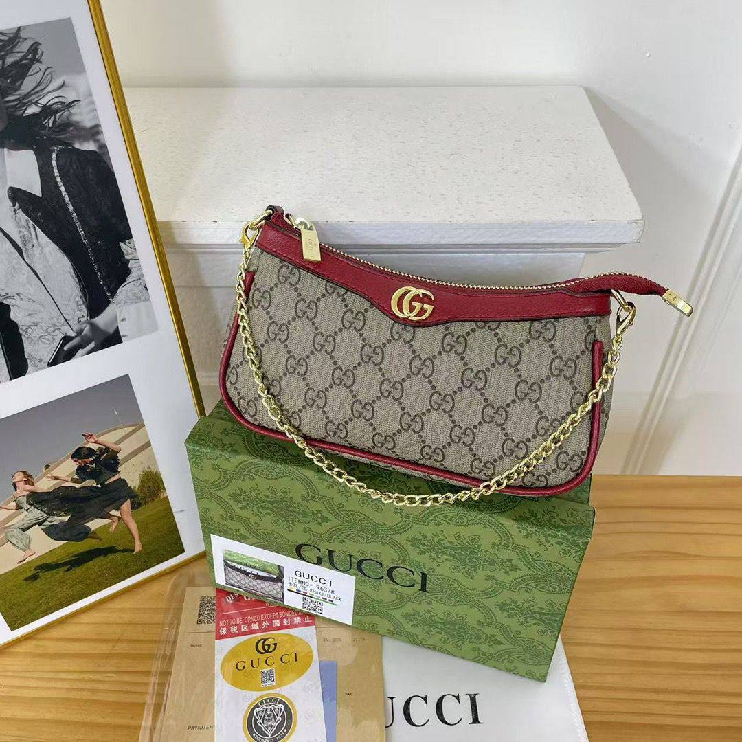 GUCCI

SIZE：22×12×5cm

85 dhs🪙🌨️

Withbox
🎁🎁🎁

Zain04
♥️♥️♥️