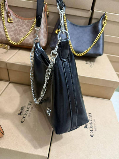 Coach
95 dhs🪙🌨️

SIZE：25cm

Good quality 

with box
🎁🎁🎁

Zain35
♥️♥️♥️