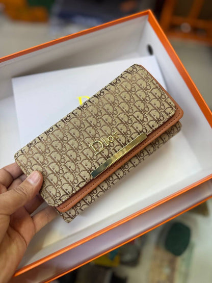 Dior
With box 
🎁🎁🎁

30 dhs✅

Zain93
♥️♥️♥️