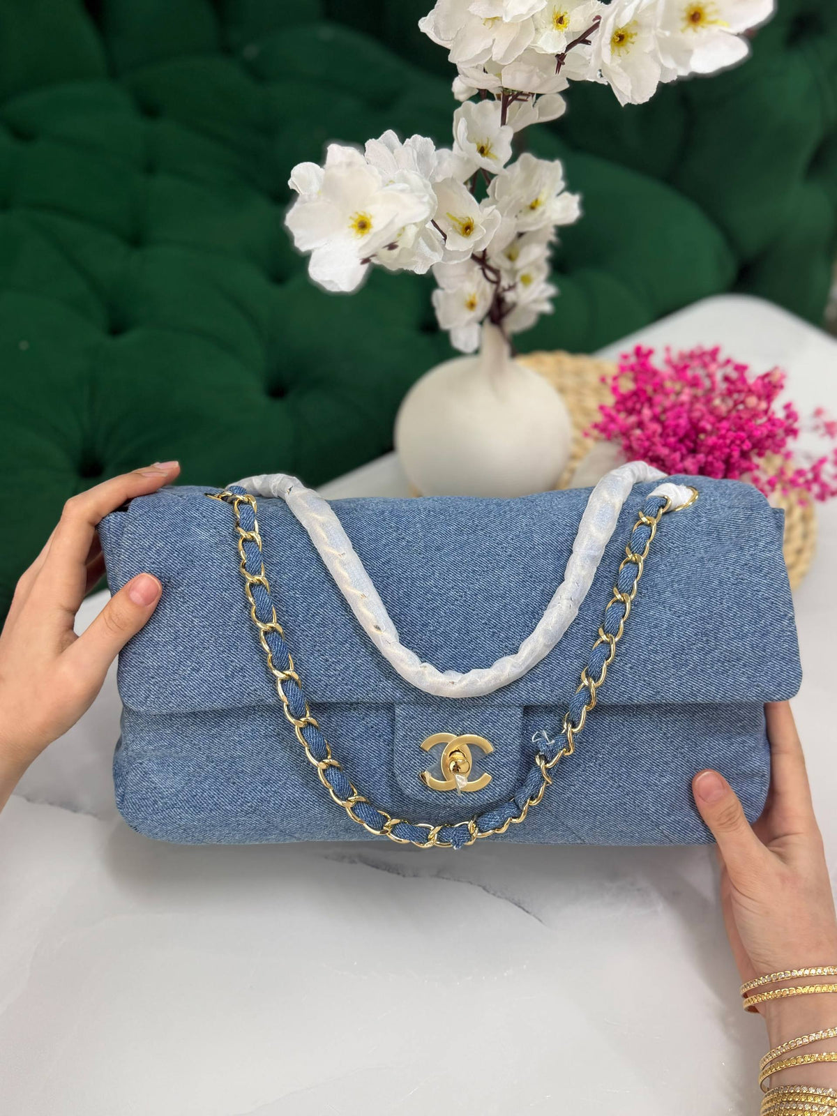 CHANEL✨
Size: 32Cm💥
Available original box 📦 
With full packing 🎀🎀
Super high quality 💥💥

For Price 👇 WhatsApp✅
0568585901 
0507557372
0552275751 Owner Zain 👌

Zain283
♥️♥️♥️