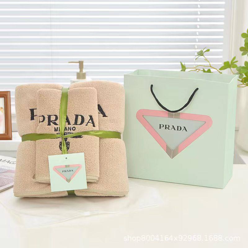 Brand 
Towels  
Good quality 
2 set
With paper 💼 
45 dhs🪙💕

Zain99
♥️♥️♥️