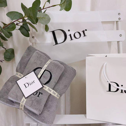 Brand 
Towels  
Good quality 
2 set
With paper 💼 
45 dhs✅

Zain99
♥️♥️♥️