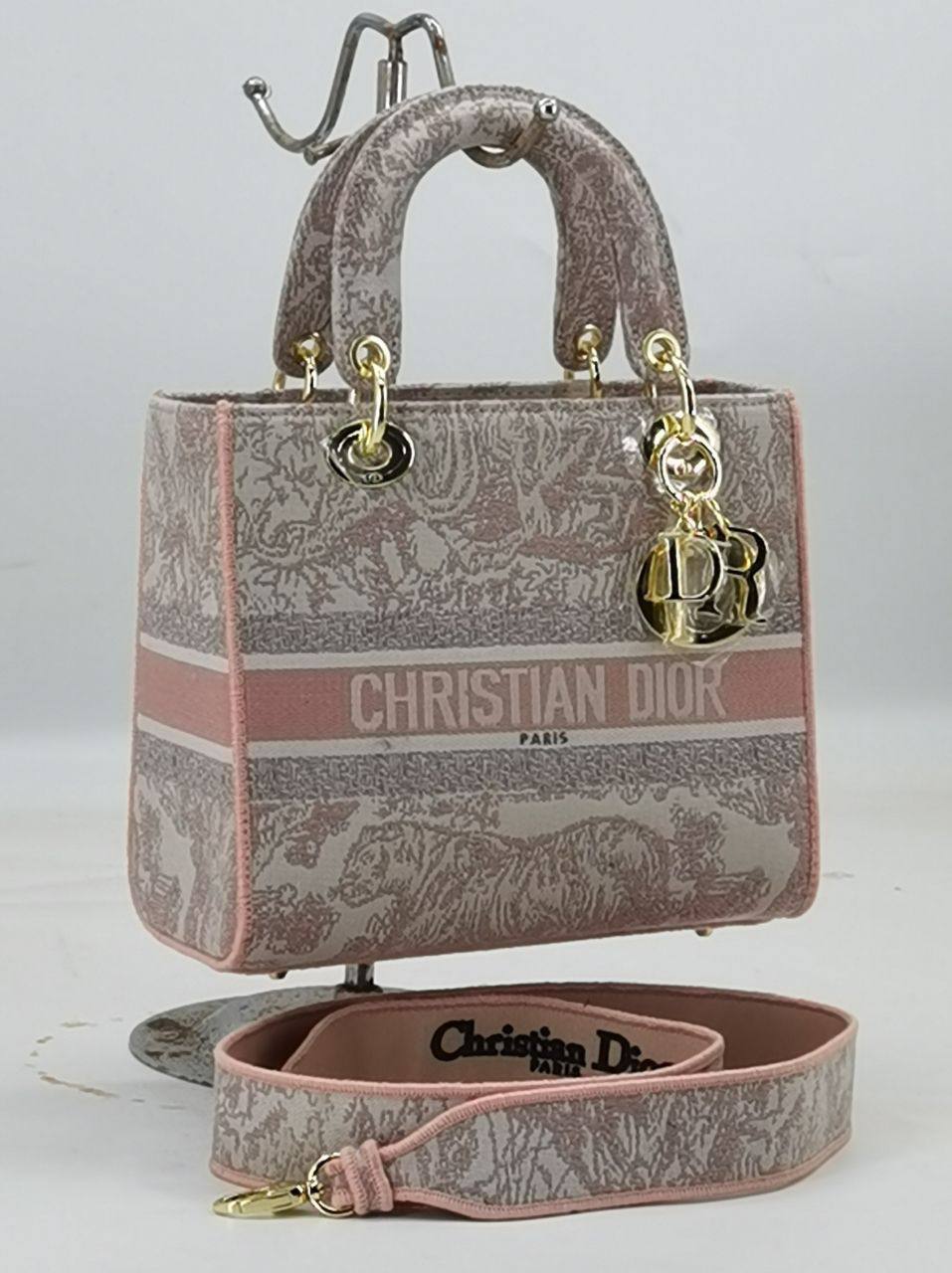Dior Tiger Embroidered 

With Box 
🎁🎁🎁

120 dhs🪙💕

Zain250
♥️♥️♥️