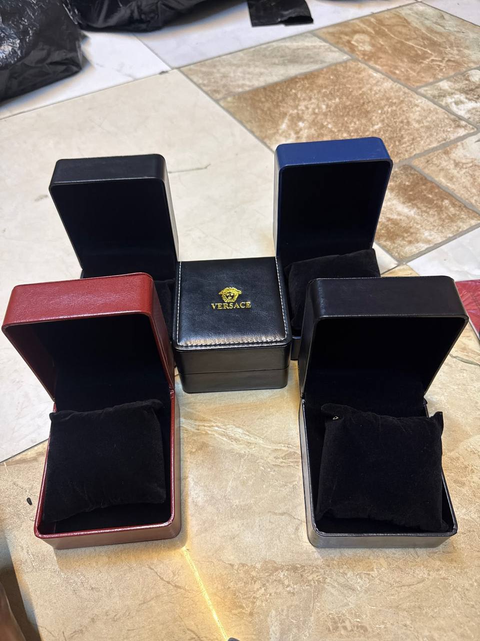 Small watch 📦 Box

20 DHS🇦🇪🇦🇪🇦🇪

Zain40
♥️♥️♥️