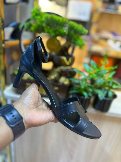 Hermes
Size 36-42 
120 dhs✅

Zain132
♥️♥️♥️