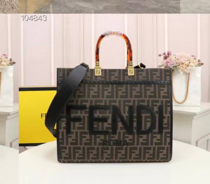 Fendi
105 dhs❣️

Zain190
♥️♥️♥️