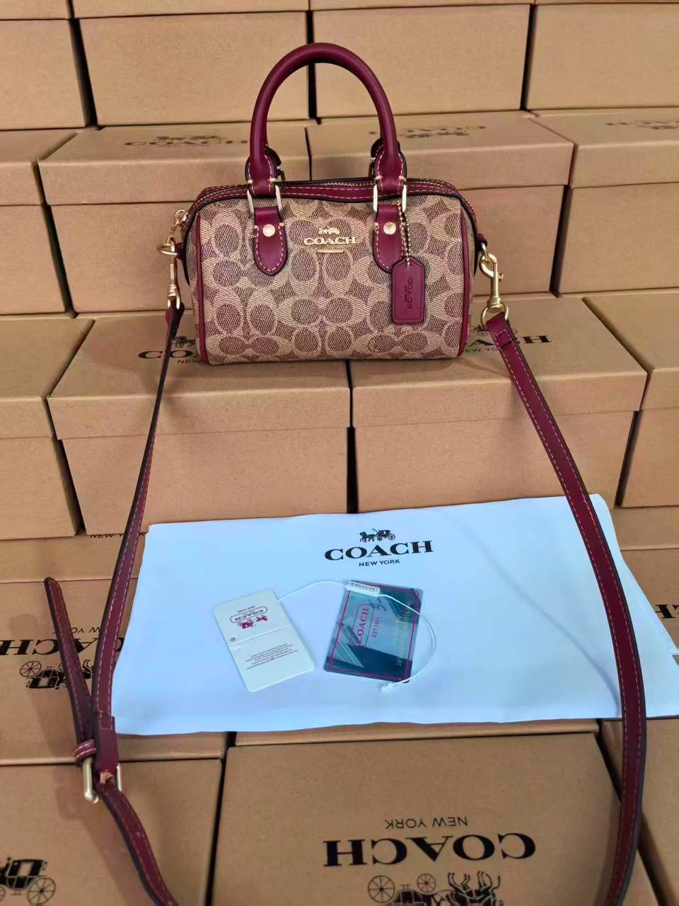 COACH 
110 dhs💓
with box 📦 
Size 20cm👈

Zain161
♥️♥️♥️