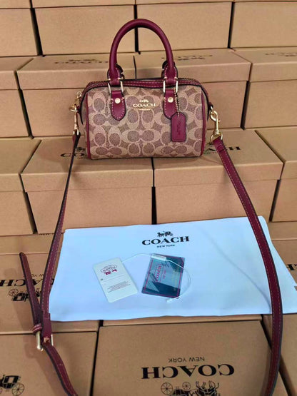 COACH 
110 dhs💓
with box 📦 
Size 20cm👈

Zain161
♥️♥️♥️