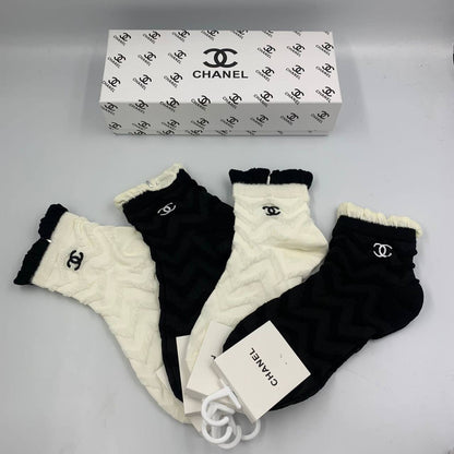 NEW CAME
SOCKS 
GOOD QUALITY 
35 dhs✅
(IN ONE BOX 5 PAIRS)

Zain40
♥️♥️♥️