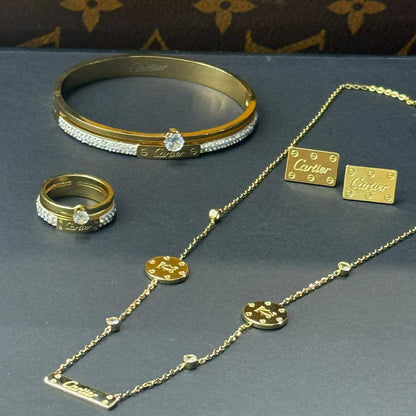 *Stainless steel SET 💯*
Necklace ❤️‍🩹
Earring 🍁
Breslat ❣️
Ring free size 
With normal boxes 📦 
And paper bag 🛍️
45 dhs❤️

Zain216
♥️♥️♥️