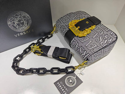 Versace 

95 dhs✅

with box
🎁🎁🎁

Zain235
♥️♥️♥️