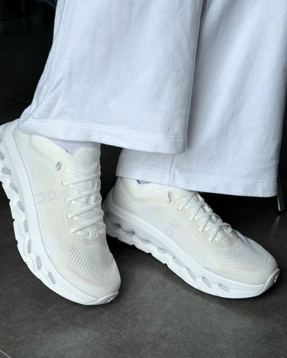 cloudtilt MOON Nimbus, 
Size 36 to 45 , 
230 dhs🪙🌨️

Zain196
♥️♥️♥️