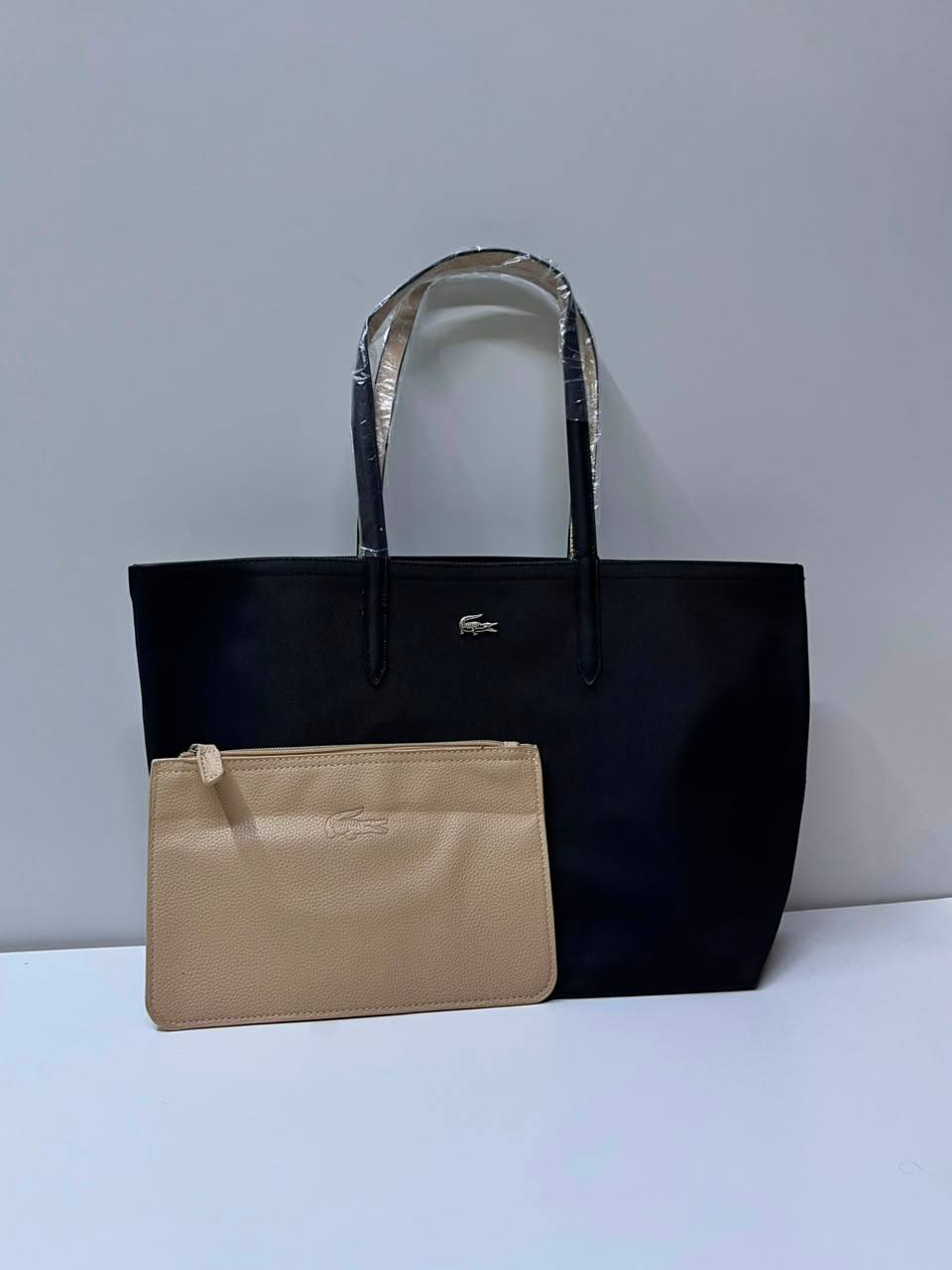Lacoste 
75 dhs💓
size 47×13×28cm

Zain42
♥️♥️♥️